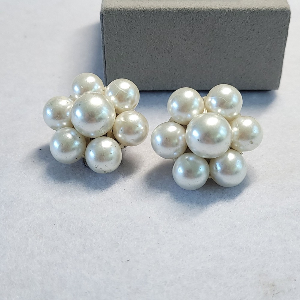 Vintage Signed RUTINO Italy Faux Pearl Gold Tone Oval Clip On Earrings 1980s